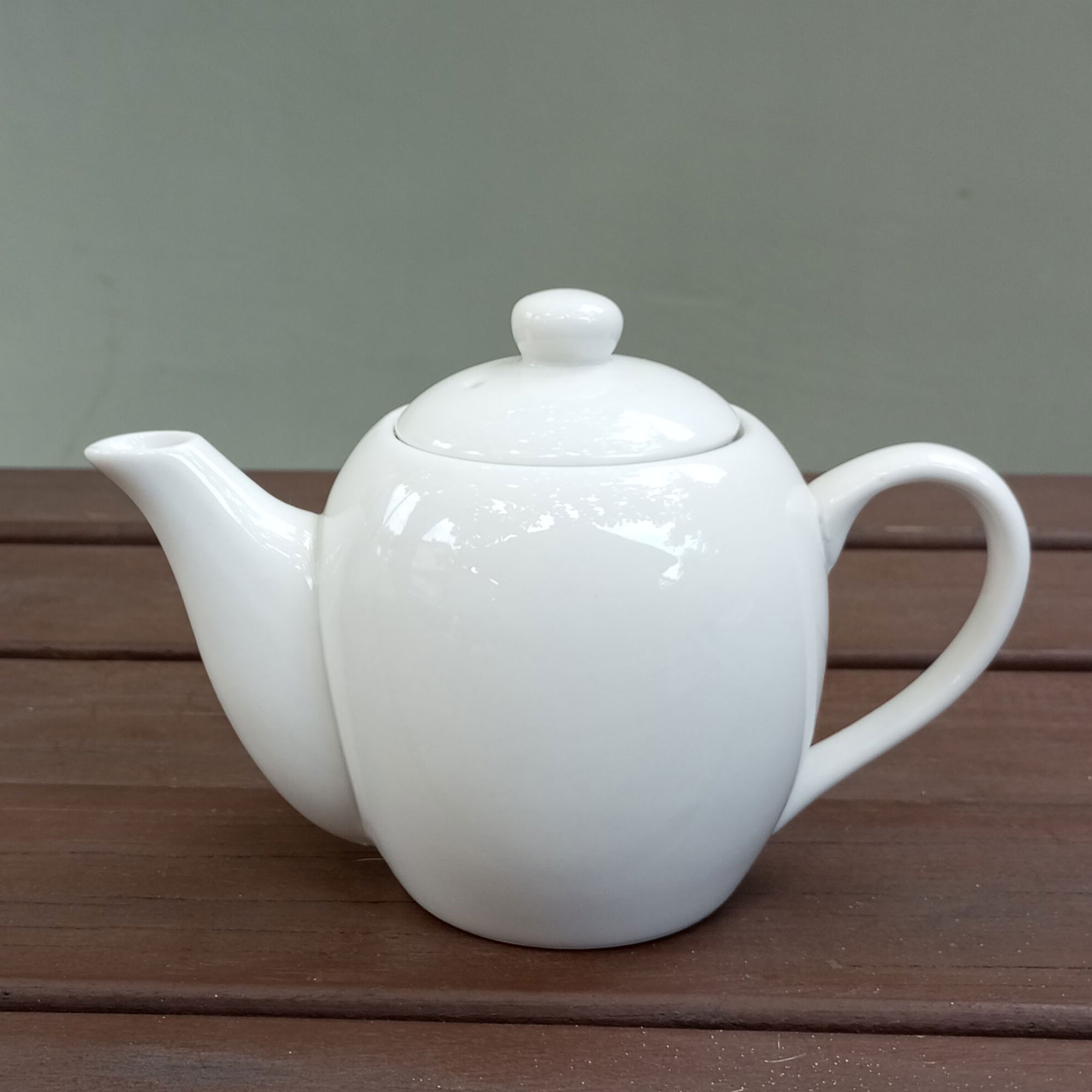 Pequeno bule para infusão de chá em louça branca - 250 ml.
