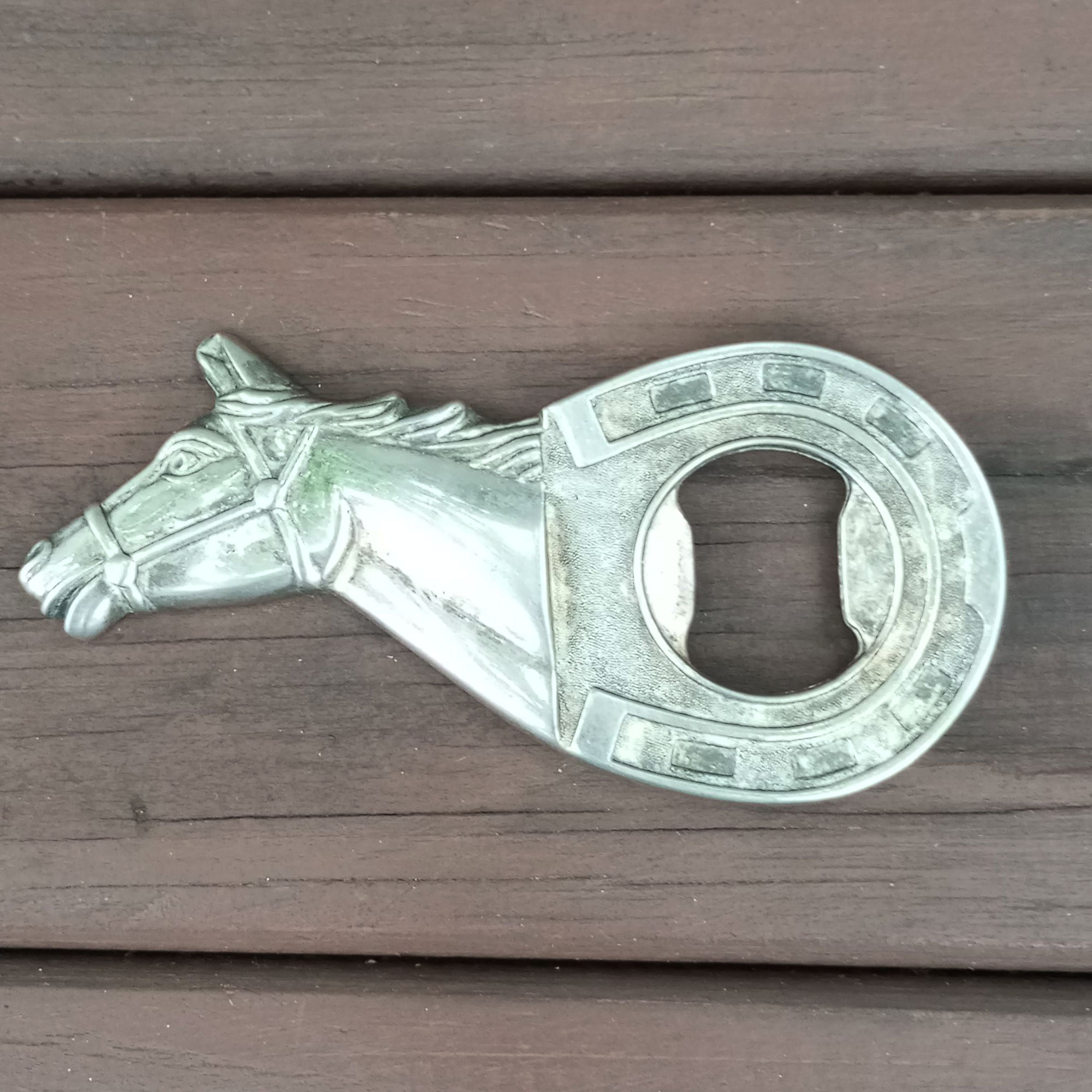 Antigo abridor de garrafas representando um cavalo